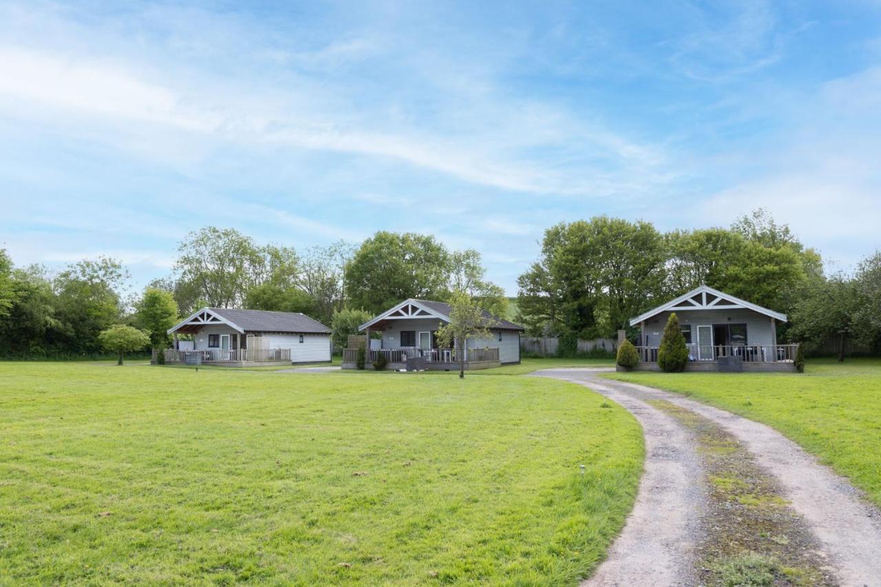Chalet Woodpecker Lodge, Redlake Farm Nr Glastonbury Somerton (Somerset)